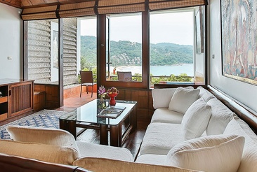 Mom Tri's Villa Royale