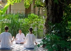 Emerald Faarufushi Resort & Spa Занятия Йогой
