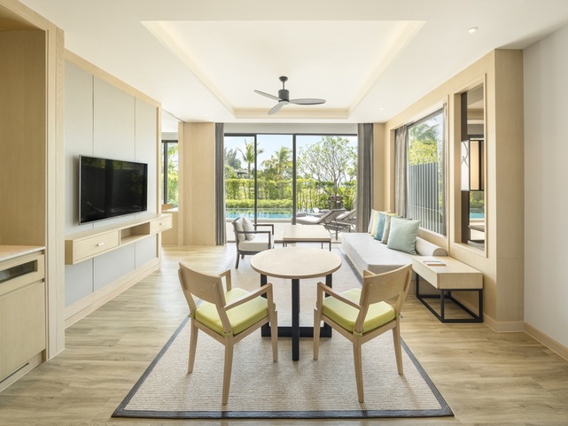 Le Meridien Khao Lak Beach & Spa Resort