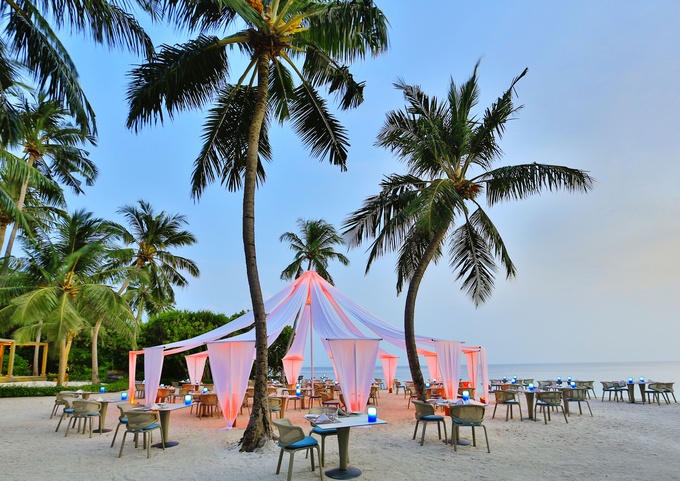Dusit Thani Maldives Ресторан На Пляже