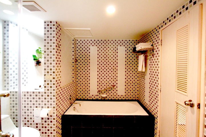 Outrigger Surin Beach Resort