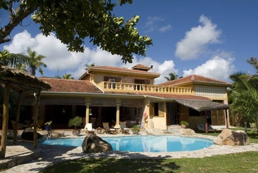 Castello Beach Hotel