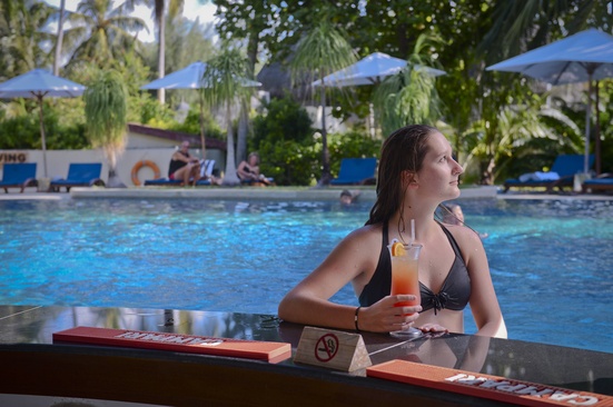 Bandos Maldives Отдых У Бассейна