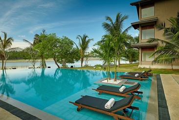 Amaranthé Bay Resort & Spa