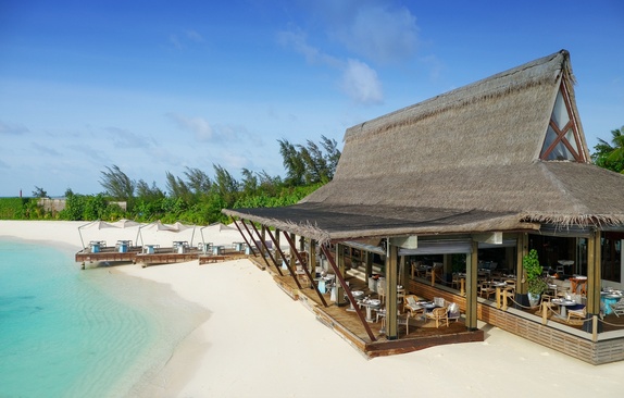Grand Park Kodhipparu Maldives Ресторан На Пляже
