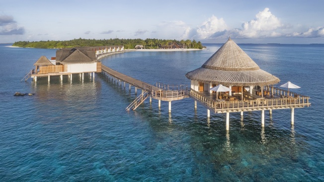 Furaveri Island Resort & Spa