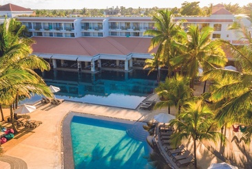 Mauricia Beachcomber Resort & Spa