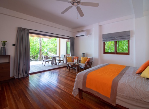 V Villas Maldives At Mirihi