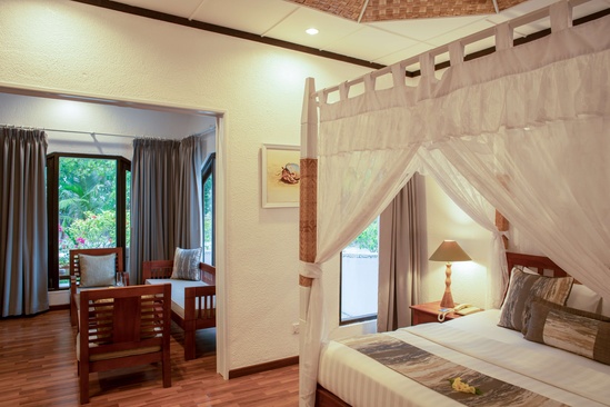  Bandos Maldives Deluxe Beachfront 